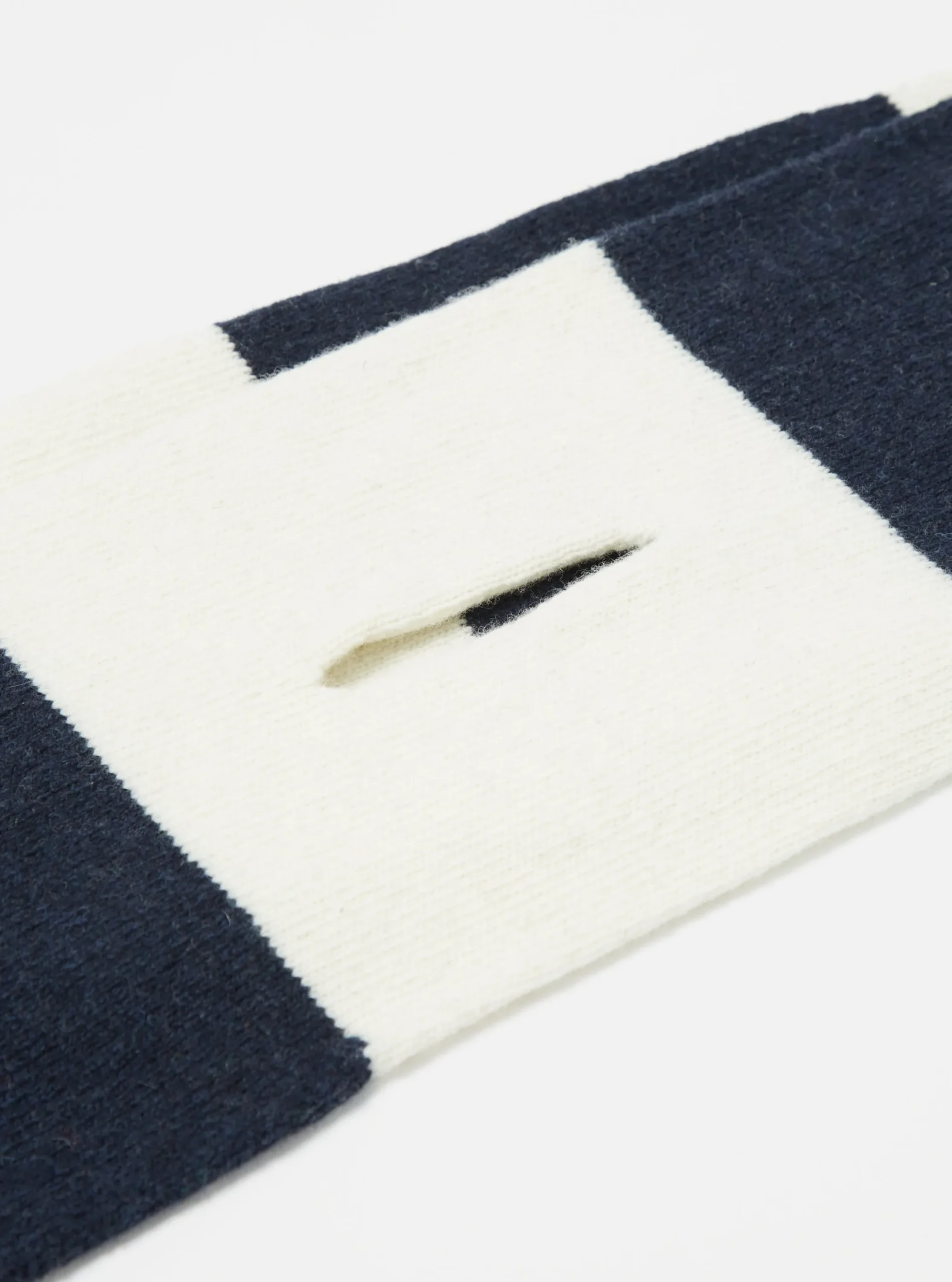 Store Deluxe Football Scarf In Navy/Ecru Soft Wool Men Accessories.